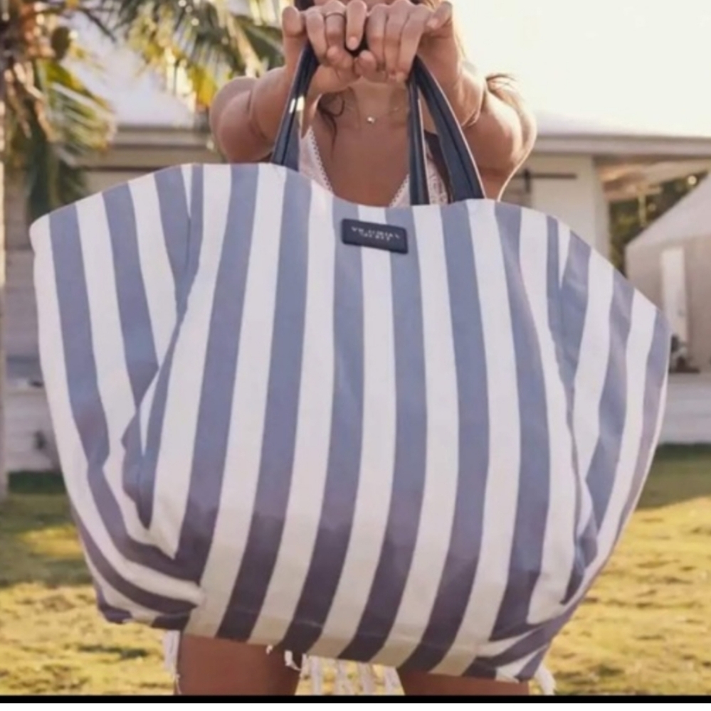 Victoria's Secret tote